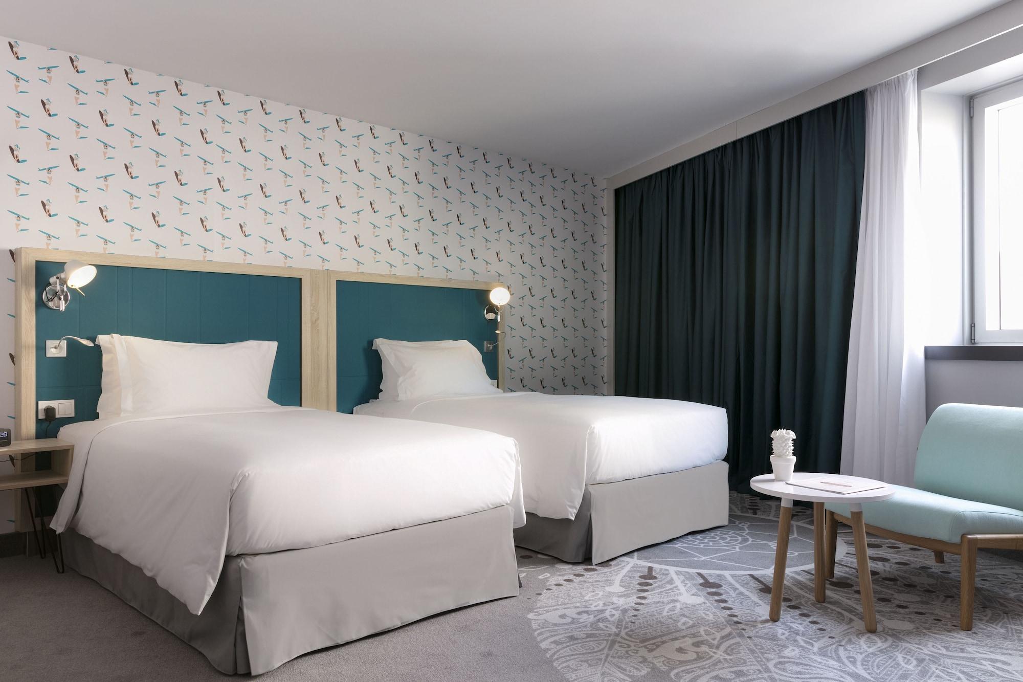 Hampton By Hilton Paris Clichy Hotel Exterior photo