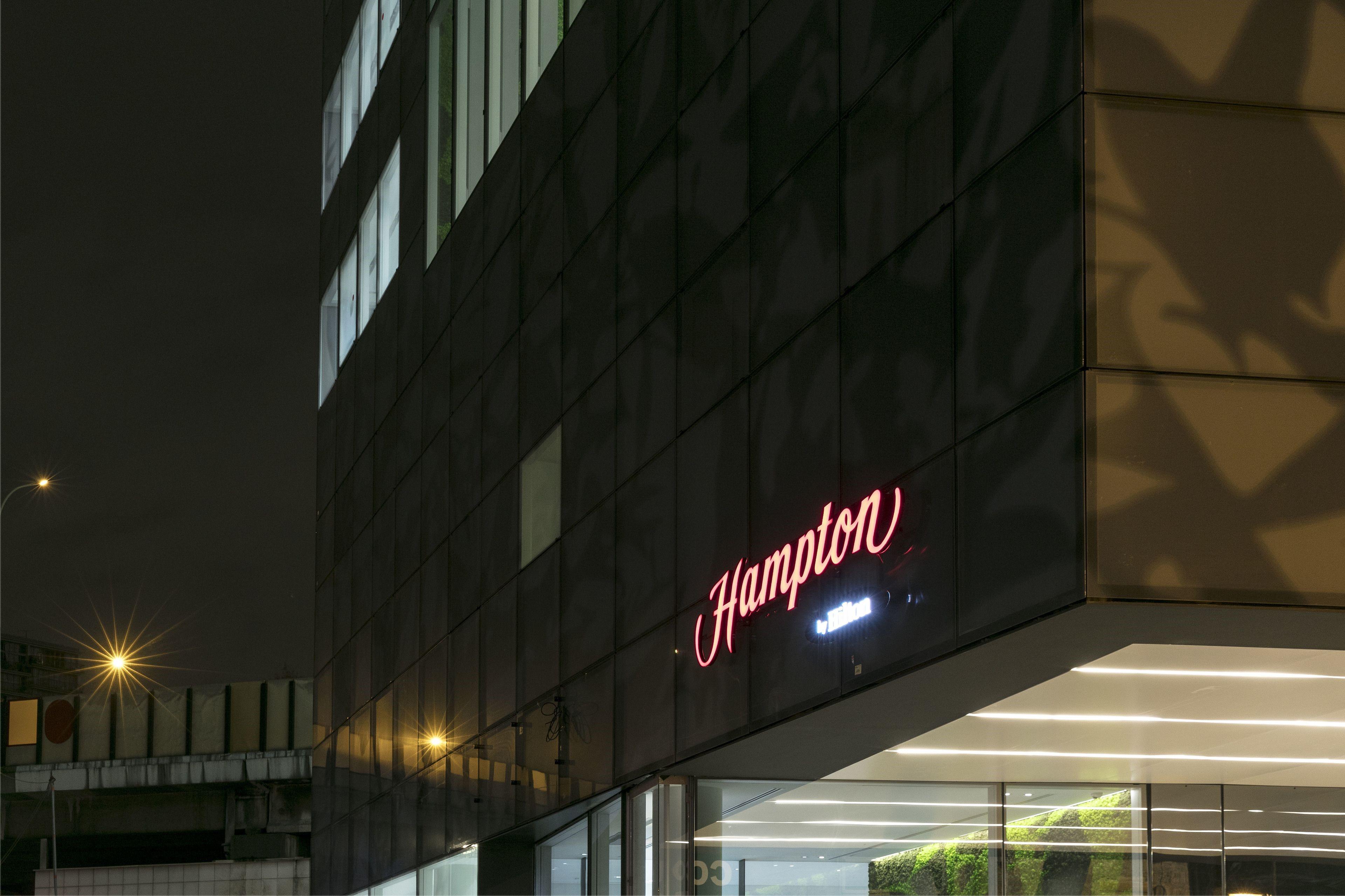Hampton By Hilton Paris Clichy Hotel Exterior photo