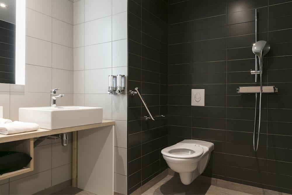 Hampton By Hilton Paris Clichy Hotel Exterior photo