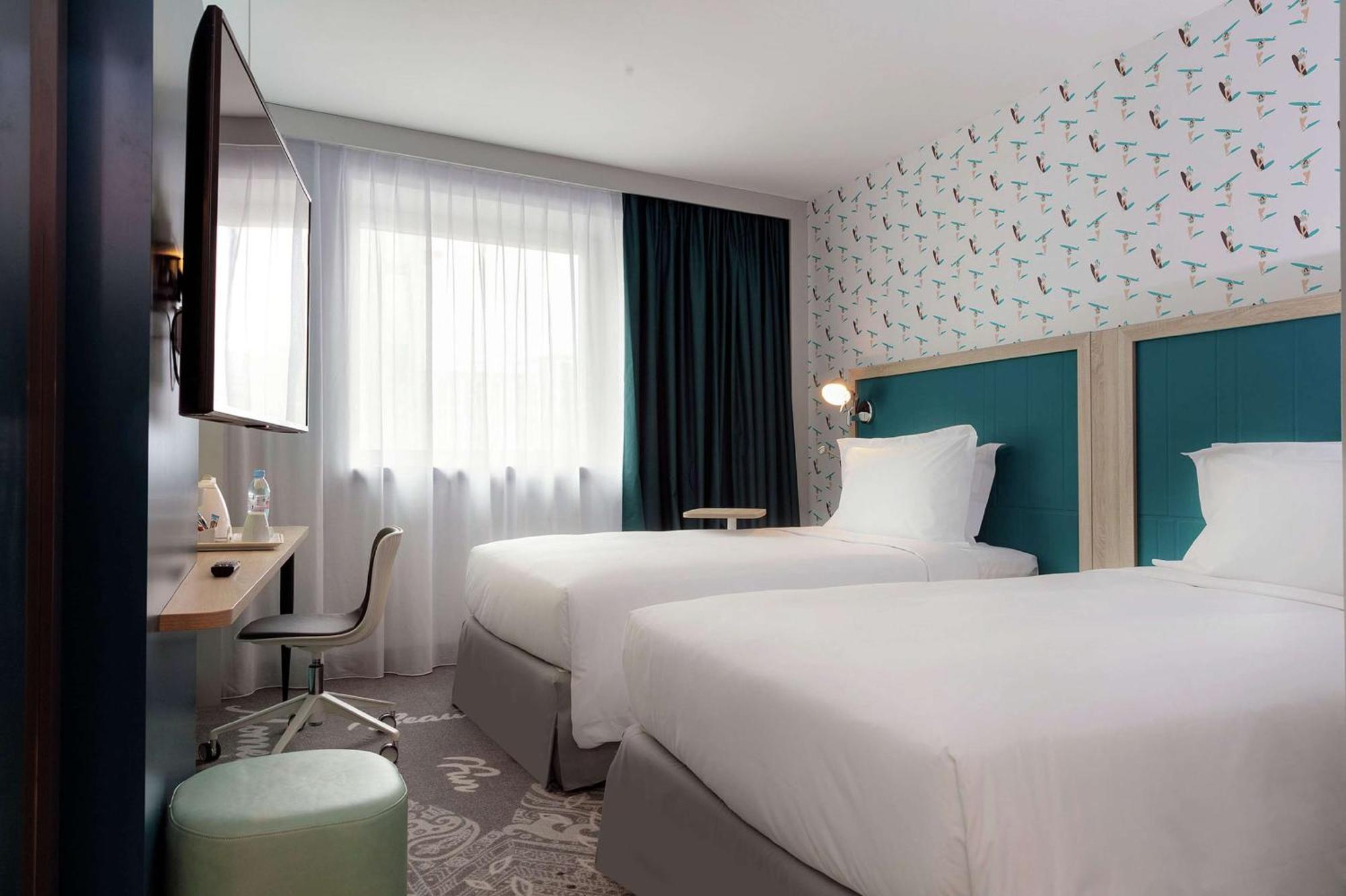 Hampton By Hilton Paris Clichy Hotel Exterior photo