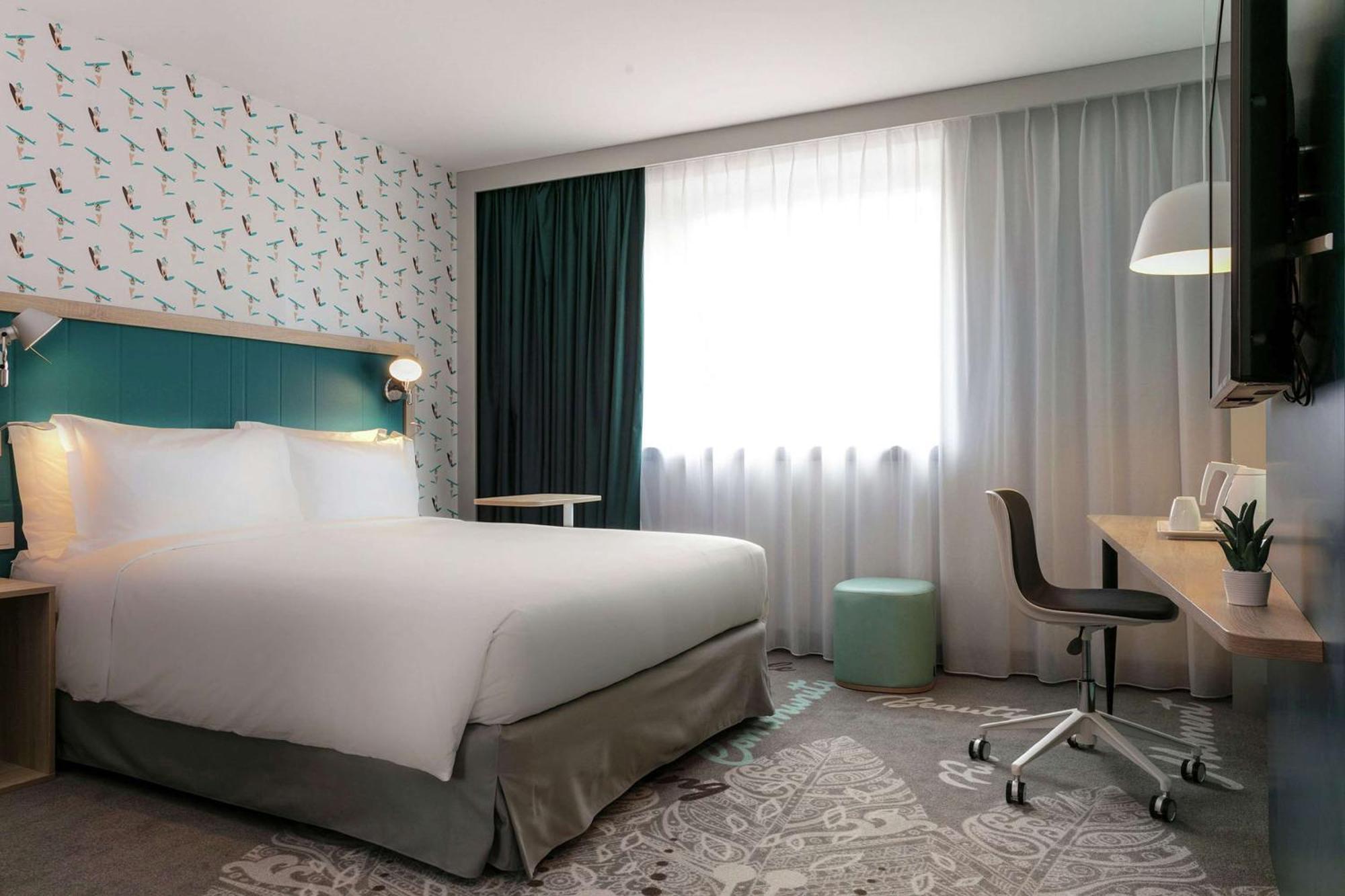 Hampton By Hilton Paris Clichy Hotel Exterior photo