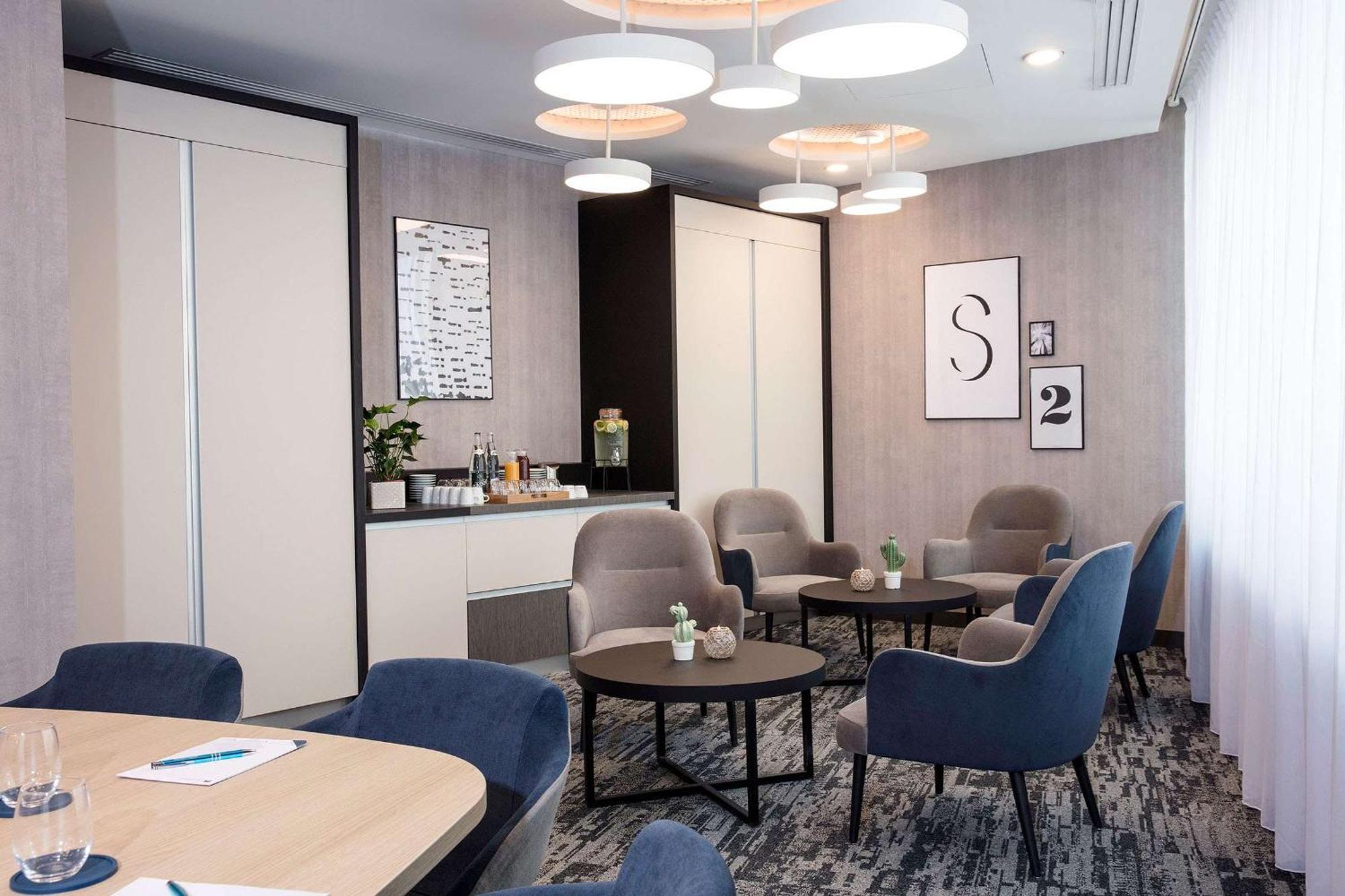 Hampton By Hilton Paris Clichy Hotel Exterior photo