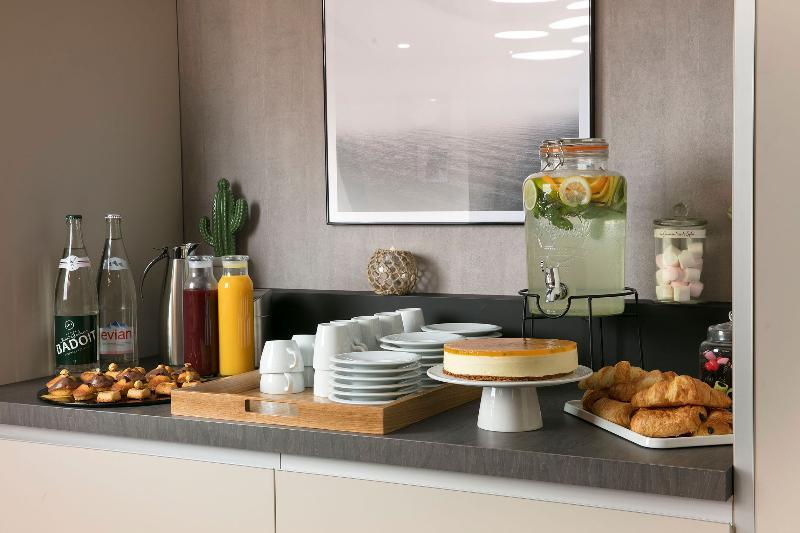 Hampton By Hilton Paris Clichy Hotel Exterior photo